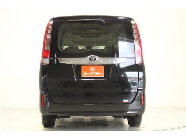 Toyota Noah 12