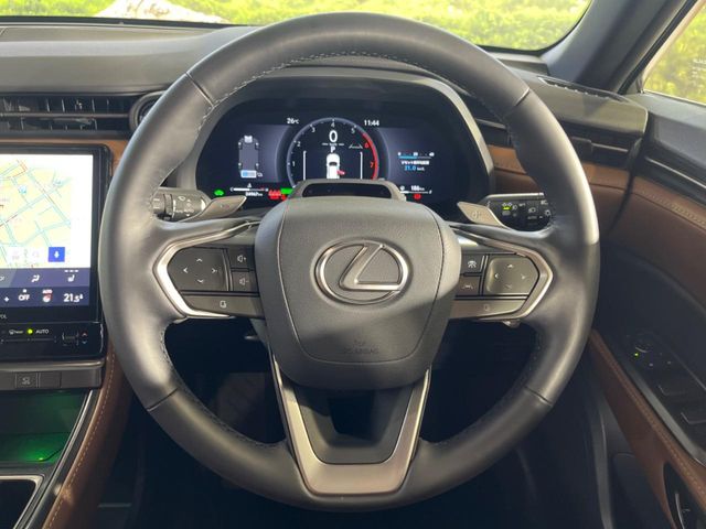 Lexus LBX 8