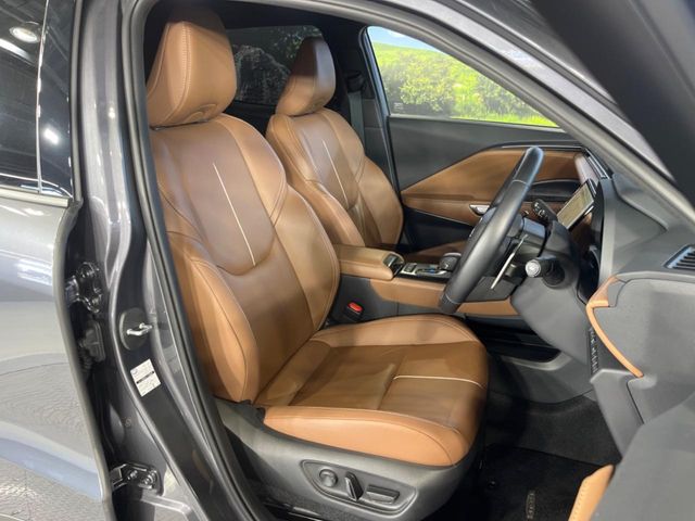 Lexus LBX 9