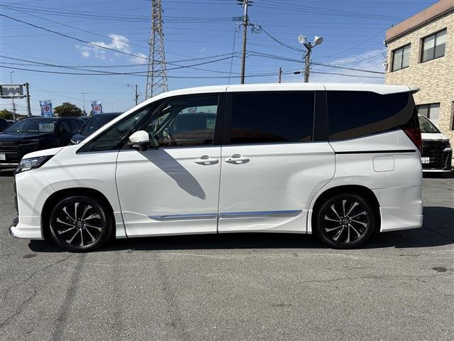 Toyota Noah 6