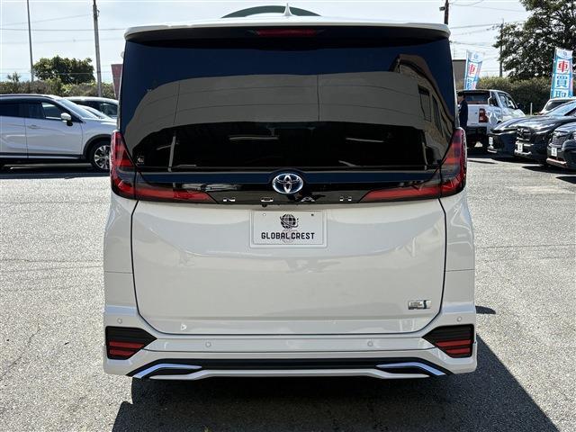 Toyota Noah 7