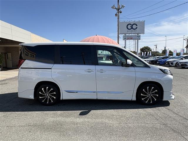 Toyota Noah 8