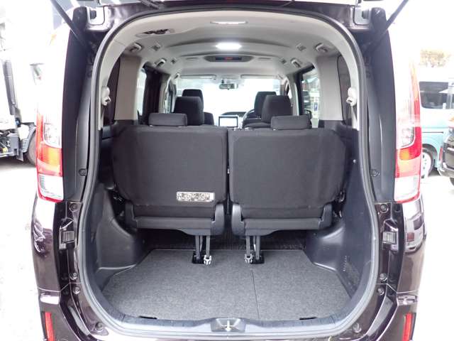 Toyota Noah 11