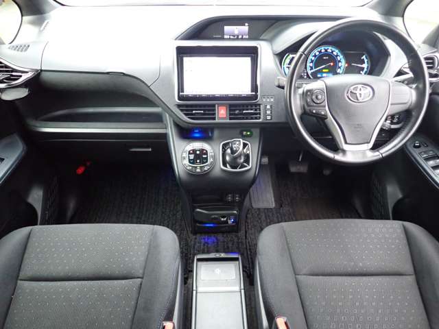Toyota Noah 5