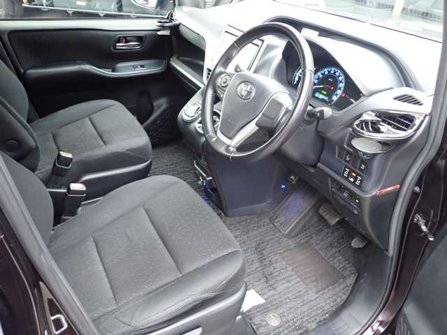 Toyota Noah 6