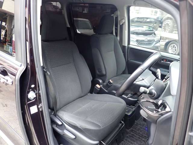 Toyota Noah 7