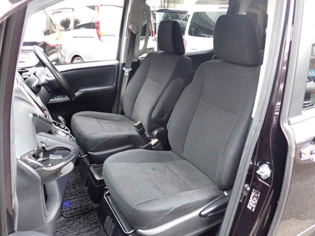 Toyota Noah 8