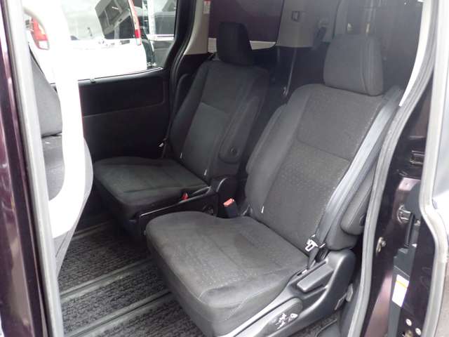 Toyota Noah 9