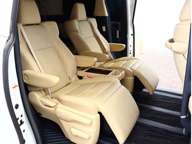 Toyota Vellfire 11