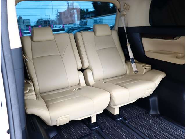 Toyota Vellfire 12