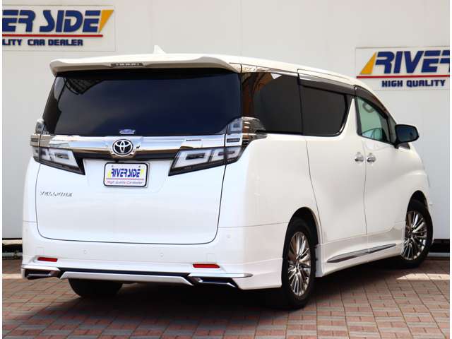 Toyota Vellfire 6