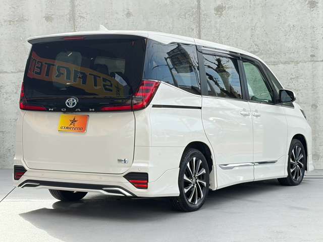 Toyota Noah 4
