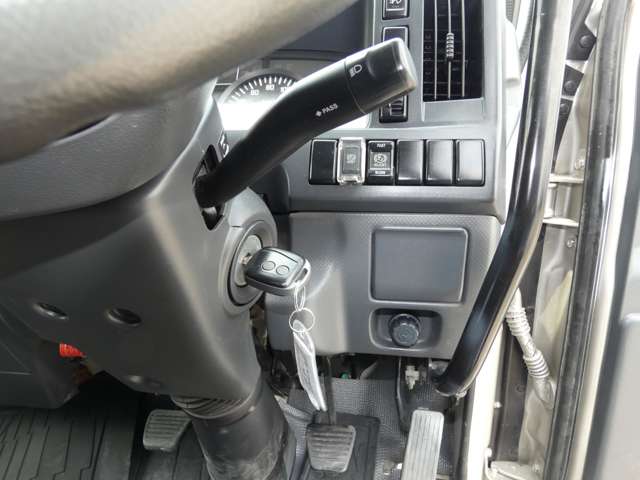 Isuzu Elf 13