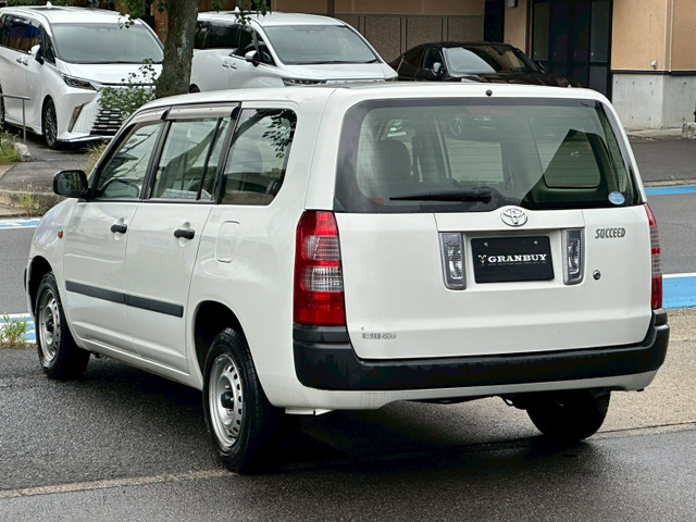 Toyota Succeed Van 12