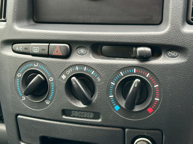 Toyota Succeed Van 8