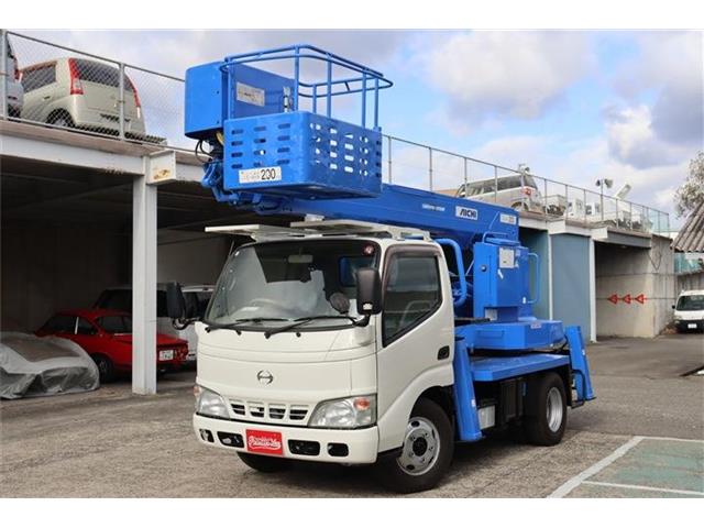 Hino Dutro 3