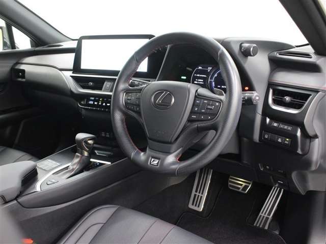 Lexus UX 6