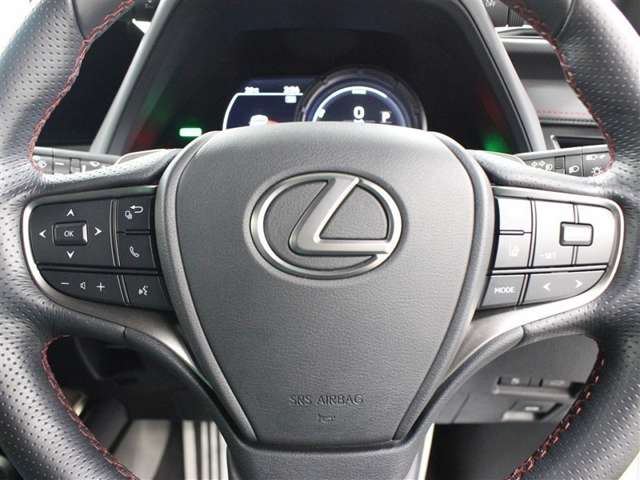 Lexus UX 8