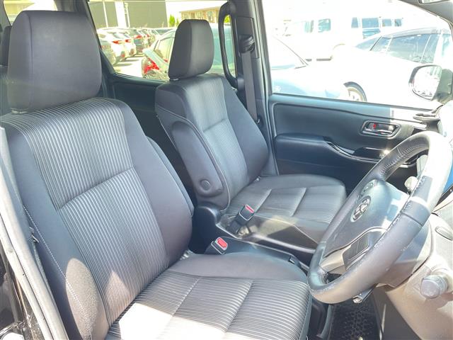 Toyota Voxy 13