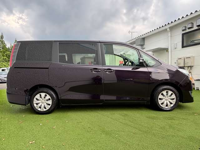 Toyota Noah 8