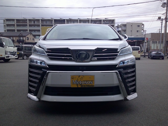 Toyota Vellfire 4