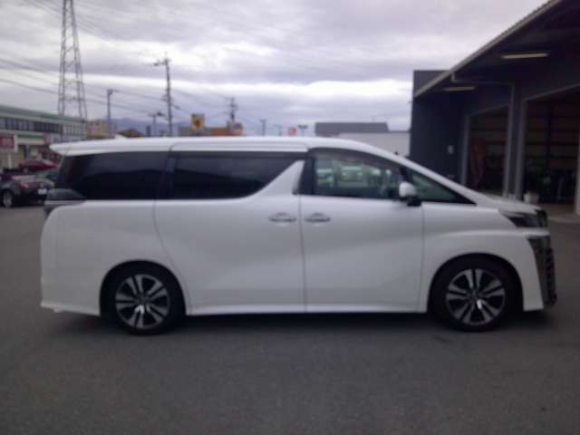 Toyota Vellfire 6