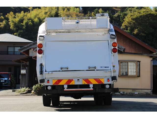 Isuzu Forward 8