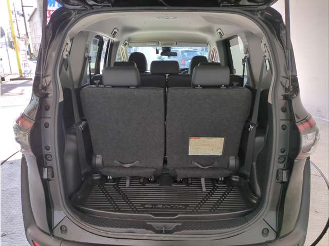 Toyota Sienta 11