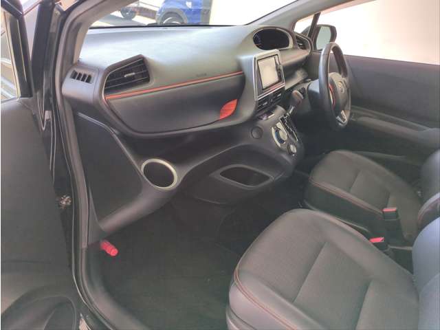 Toyota Sienta 8