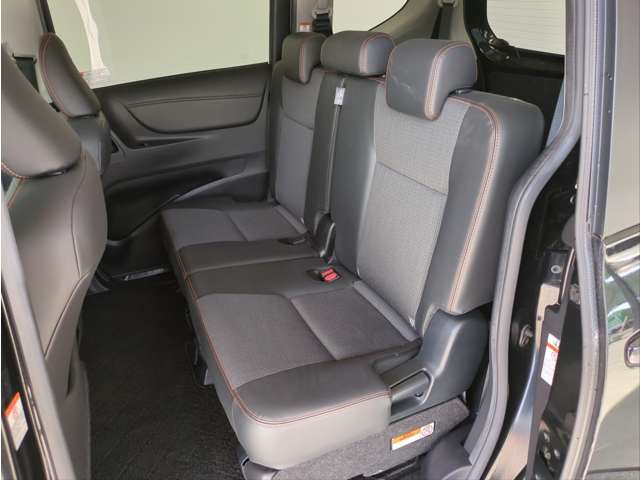 Toyota Sienta 10