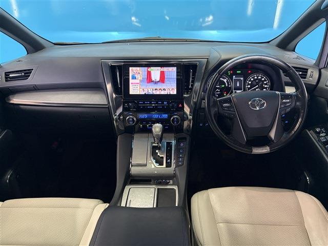 Toyota Alphard 6