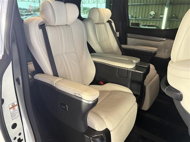 Toyota Alphard 8