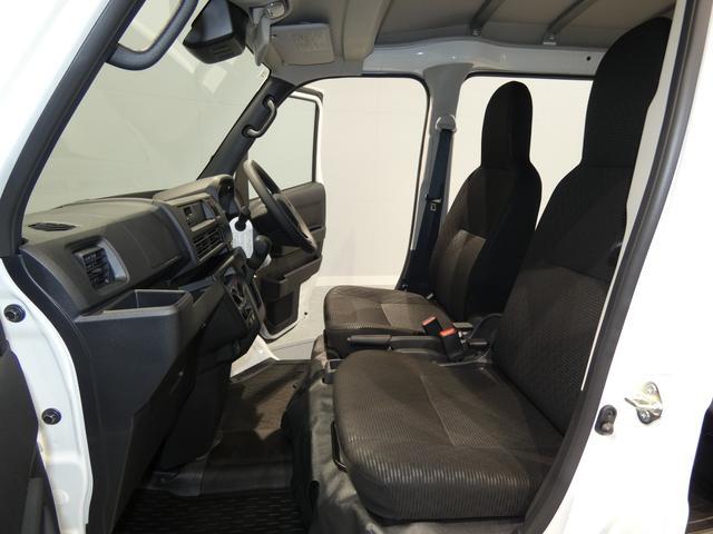 Daihatsu Hijet Cargo 12