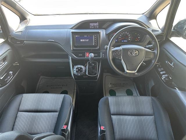 Toyota Voxy 2