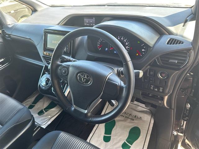 Toyota Voxy 5