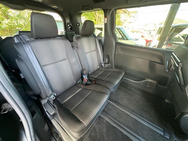 Toyota Voxy 6