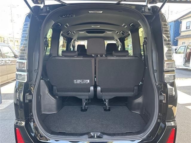 Toyota Voxy 8