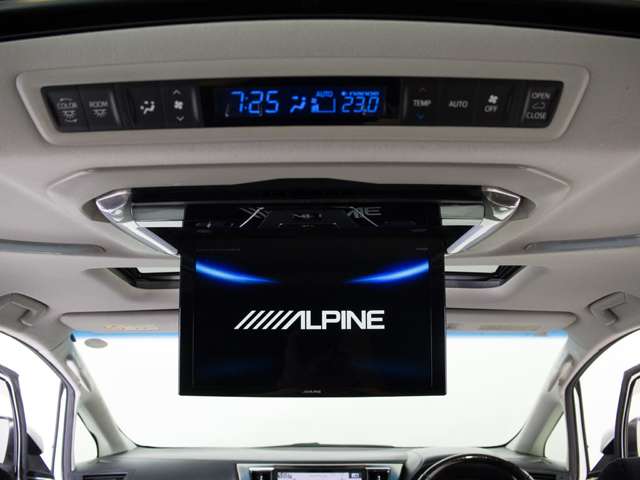 Toyota Alphard 6