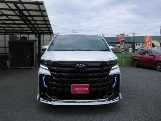 Toyota Vellfire 3