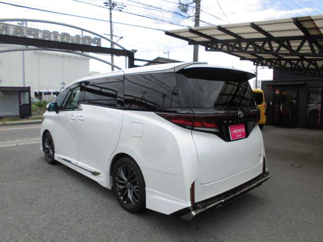 Toyota Vellfire 9
