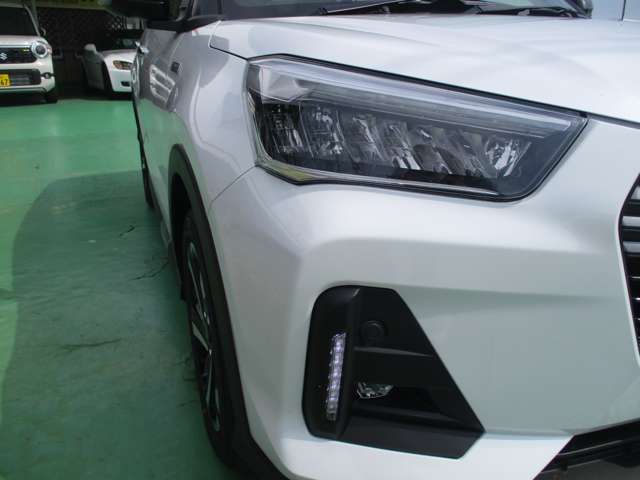 Daihatsu Rocky 4