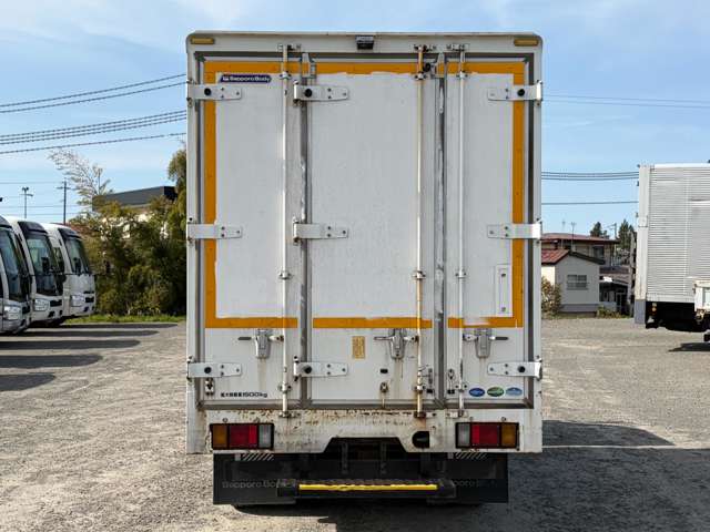 Isuzu Elf 6