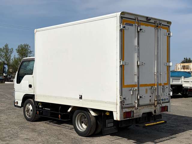 Isuzu Elf 7