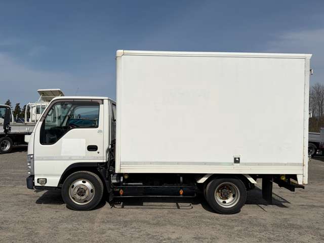 Isuzu Elf 8