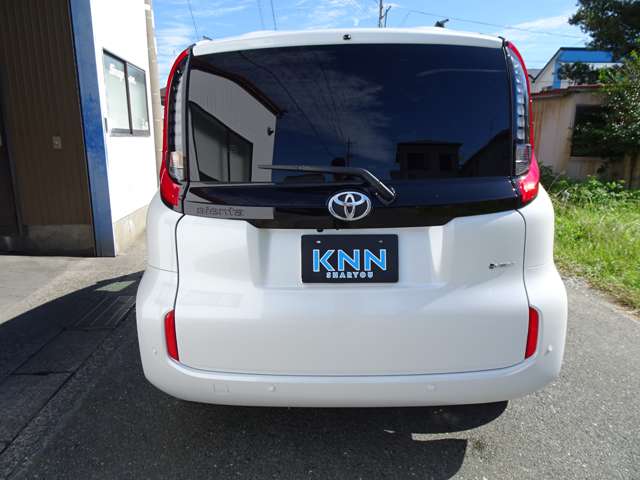 Toyota Sienta 11