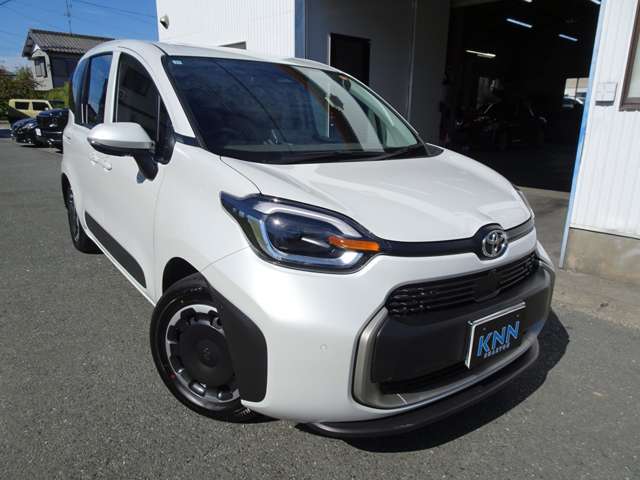 Toyota Sienta 4