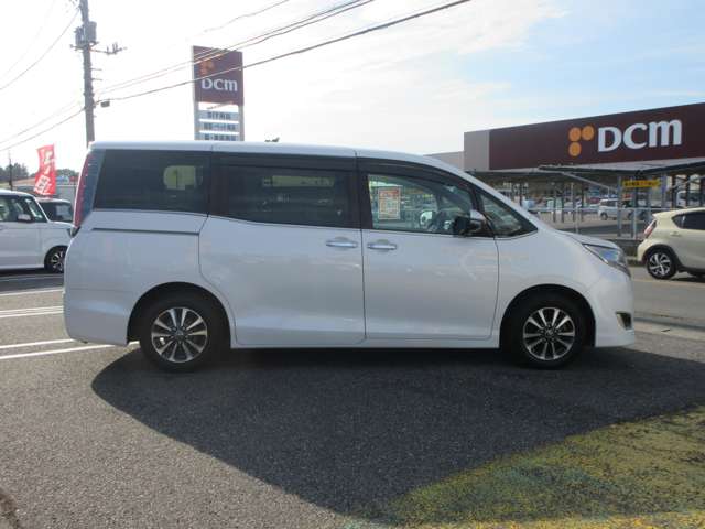 Toyota Esquire 7