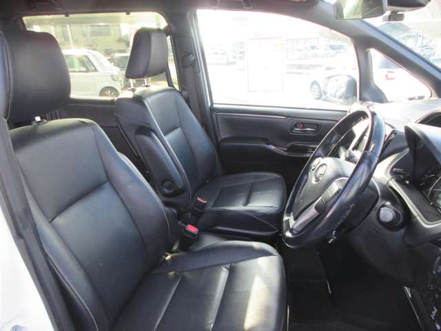 Toyota Esquire 9