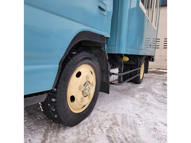 Isuzu Elf 12