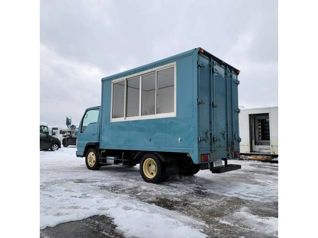 Isuzu Elf 4